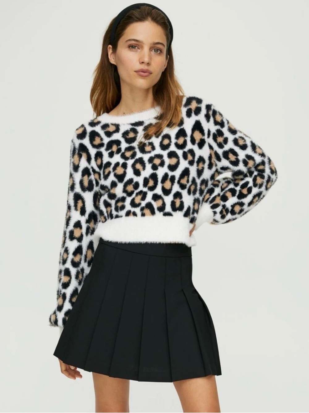 ARITZIA Sunday Best Kitten Sweater Fuzzy Leopard Print Size Medium EUC